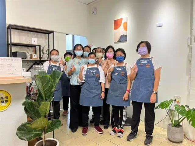 Happiness咖啡館的產品或門市
